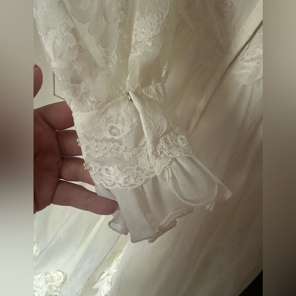 Vintage IGLWU Wedding gown size 6 lace ruffles waterfall beads train - Picture 9 of 11
